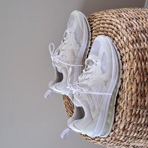 Nike Air Max Youth/Womens White Performance Training Sneakers Size Y6/W8‎